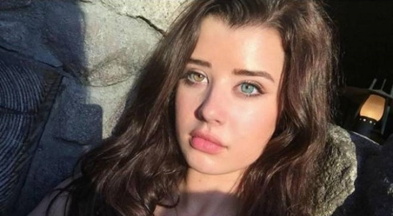 صور لعارضة أزياء أثارت ضجة على مواقع التواصل بسبب لون عينها!